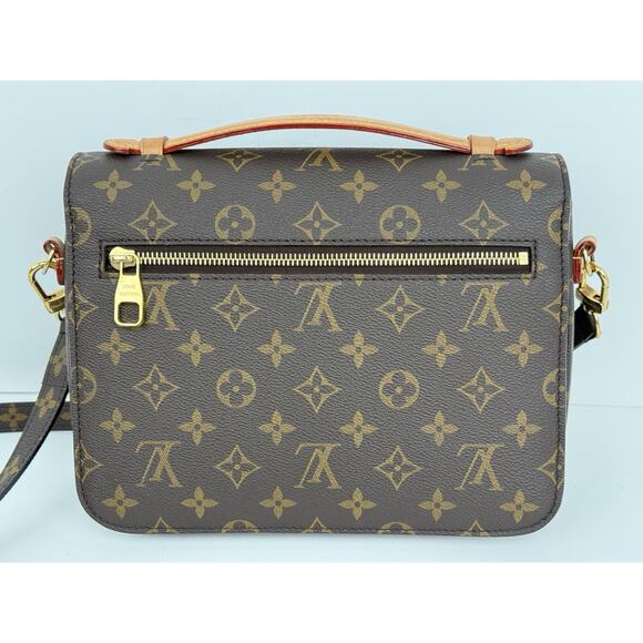 Louis Vuitton Pochette Métis Monogram Canvas Shoulder Bag with Gold Hardware - Picture 4 of 16
